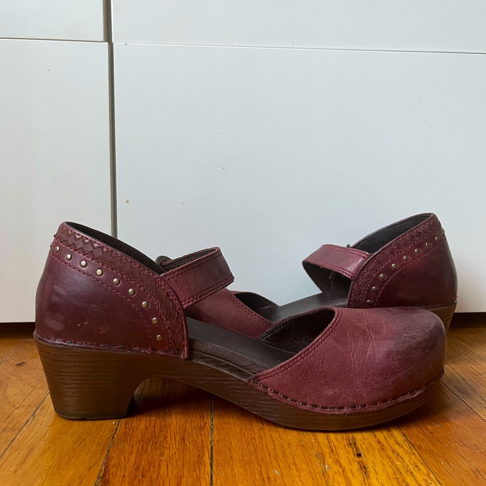 Dansko Mary Jane style clogs - size 40 - burgundy